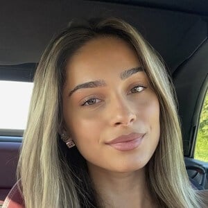 Julia Knezevic Profile Picture