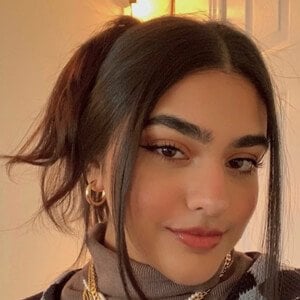 laibaisrarr Profile Picture