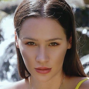 Alina Lewis Profile Picture