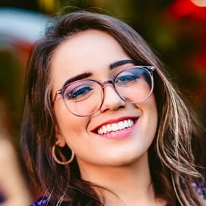 Julia Linhares Profile Picture