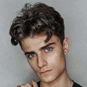 Zach Loizou - Age, Family, Bio | Famous Birthdays