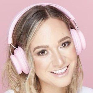 Alisha Marie - Bio, Facts, Family | Famous Birthdays