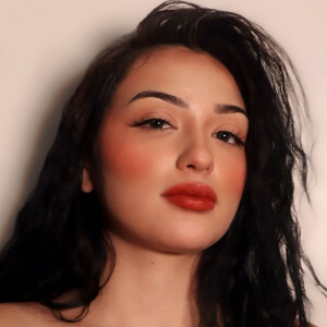 Cassandra Marin Profile Picture