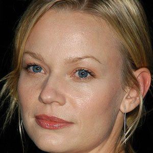 Samantha Mathis Profile Picture