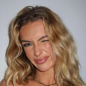 Holly McAlpine Profile Picture