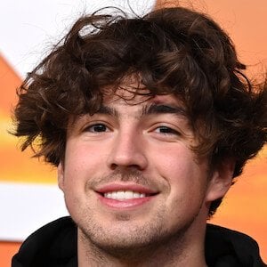 Surf Mesa - Age, Family, Bio | Famous Birthdays