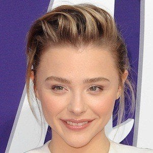 e-Pedia: Chloë Grace Moretz - ספר דיגיטלי - Wikipedia contributors -  Storytel