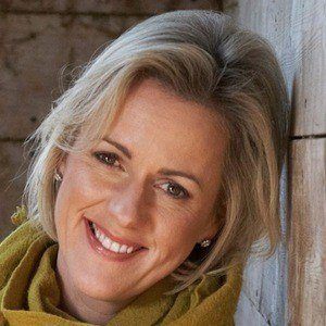 Jojo Moyes Profile Picture