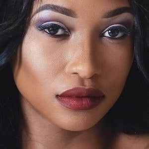 Zola Nombona Profile Picture
