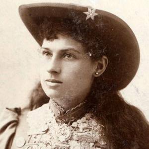 Annie Oakley - Bio, Facts, Family | Famous Birthdays