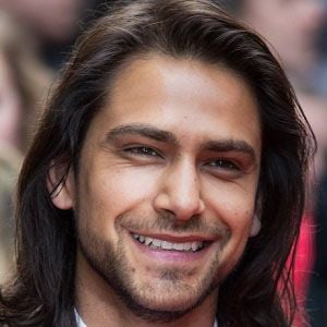 Luke Pasqualino Profile Picture