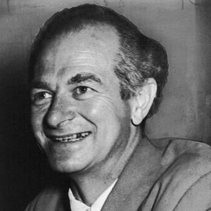 Linus Pauling Headshot 