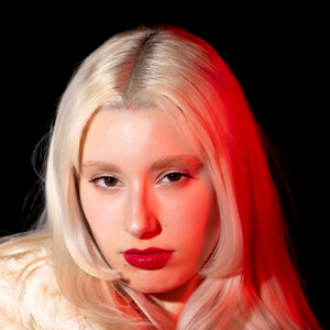 Zoe Roman Pazos Profile Picture