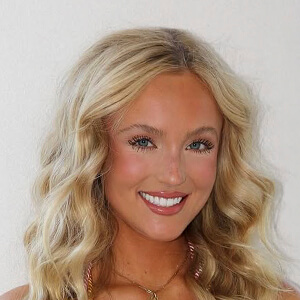 Ellie Peterson Profile Picture