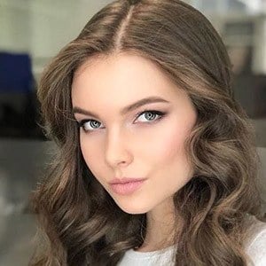 Yulia Polyachikhina Headshot 