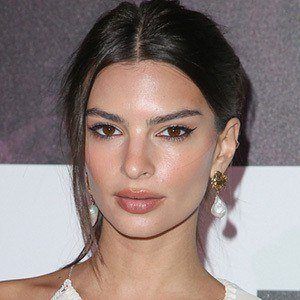 Emily Ratajkowski Profile Picture