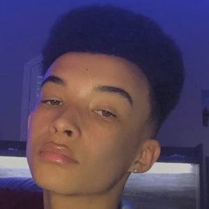 Ashton Ray - Age, Family, Bio | Famous Birthdays