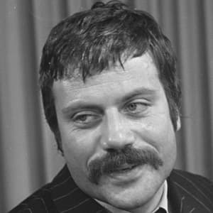Oliver Reed Bio Family Famous Birthdays