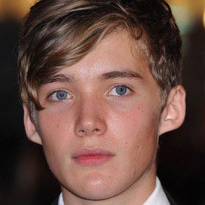 Toby Regbo - Age, Family, Bio