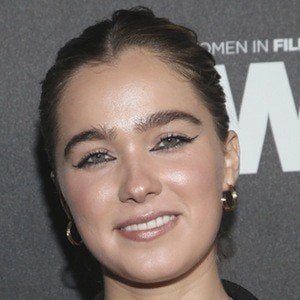 Haley Lu Richardson Profile Picture