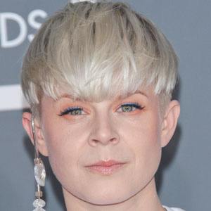 robyn worth singer june money birthdays pop celebsmoney famousbirthdays