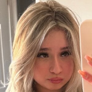 Royale Luna Profile Picture