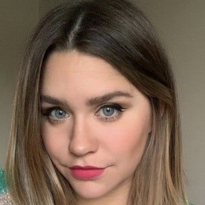 Anna Russett Profile Picture