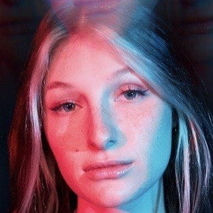 Yami Safdie Profile Picture