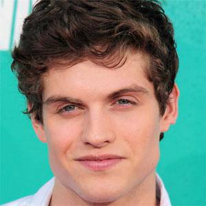 Daniel Sharman Profile Picture