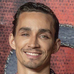 Robert Sheehan Profile Picture