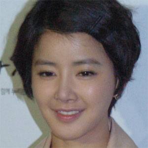 Si-young - Age, Family, Bio | Famous Birthdays