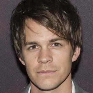 Johnny Simmons Profile Picture