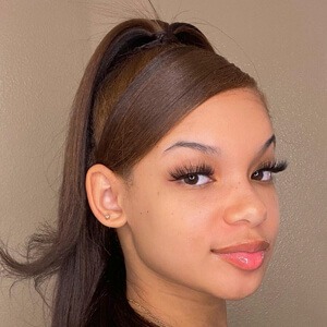 simplysolaya Profile Picture