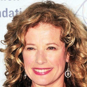 Nancy Travis Profile Picture