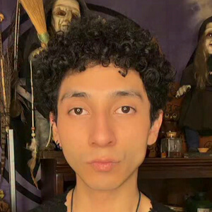 Víctor Tarot Profile Picture