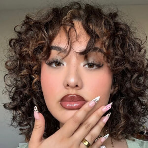 Kat Villa Profile Picture