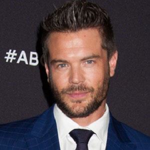 Charlie Weber Profile Picture