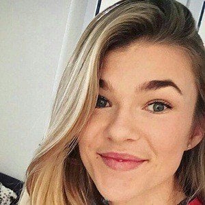 Tess Wester - Age, Family, Bio | Famous Birthdays