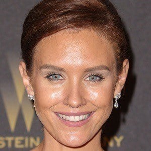 Nicky Whelan Profile Picture