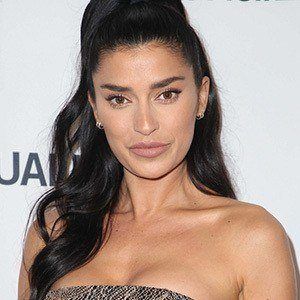 Nicole Williams English Profile Picture