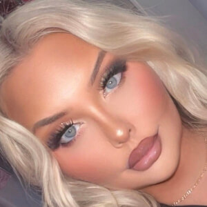 Courtney Worsham Profile Picture
