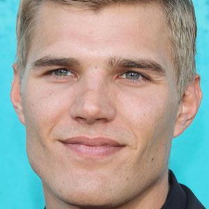 Chris Zylka Profile Picture