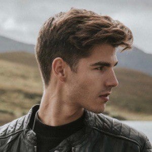 Álvaro Mel Headshot
