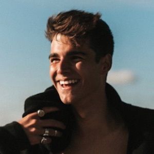 Álvaro Mel Headshot