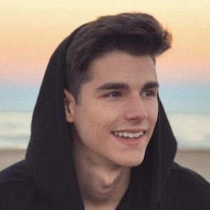 Álvaro Mel Headshot