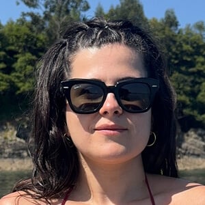 Ángela Henche Headshot 2 of 2