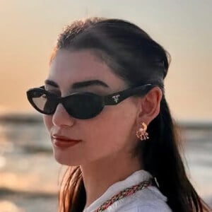 Özge Törer Headshot 2 of 10