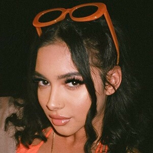 _julixoxo Headshot 2 of 2