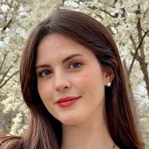 Aïda Vert Headshot 3 of 7