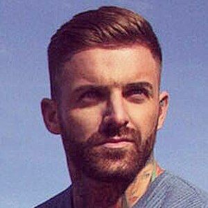 Aaron Chalmers Headshot